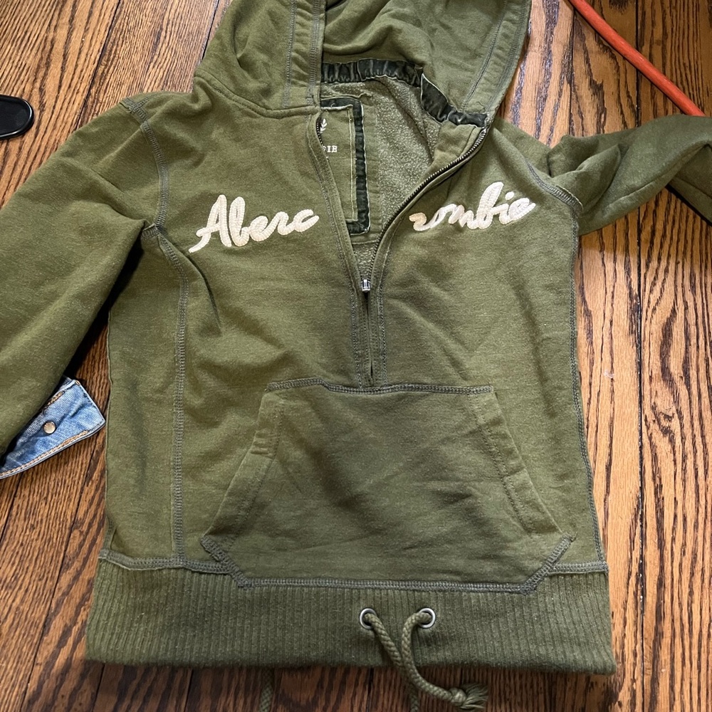 Abercrombie cropped hoodie
